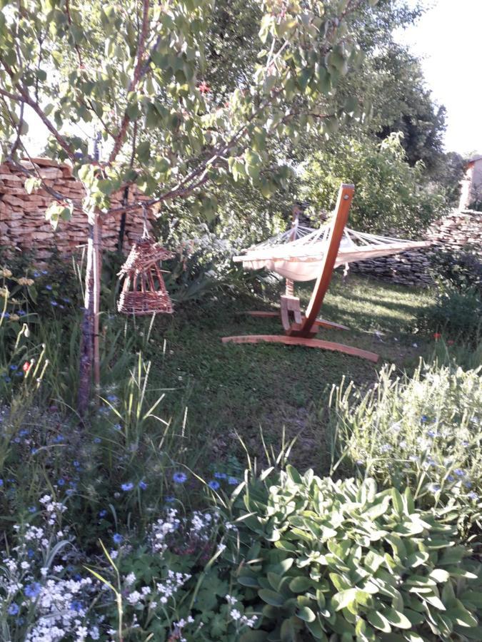 Chez Isa Massilly Exterior foto